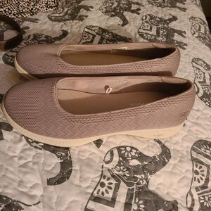 Skechers Women's Taupe Flats